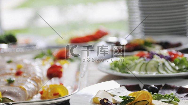 裱花甜品对奶油的要求较高，主要表现在以下几个方面：